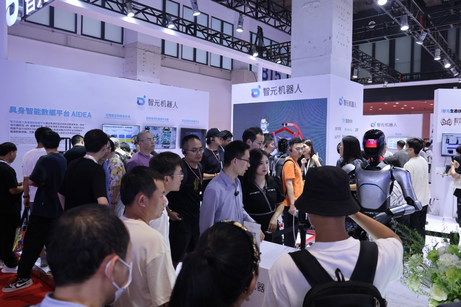 xingkong集团机器人亮相世界机器人大会WRC